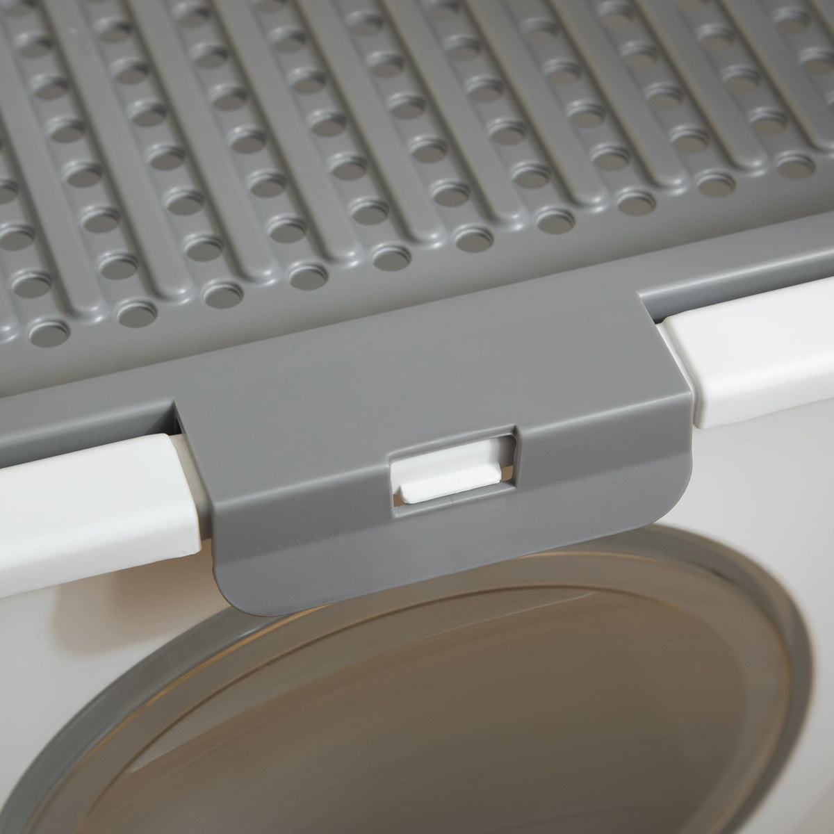 Covered Cat Litter Box with Scoop, White Z439