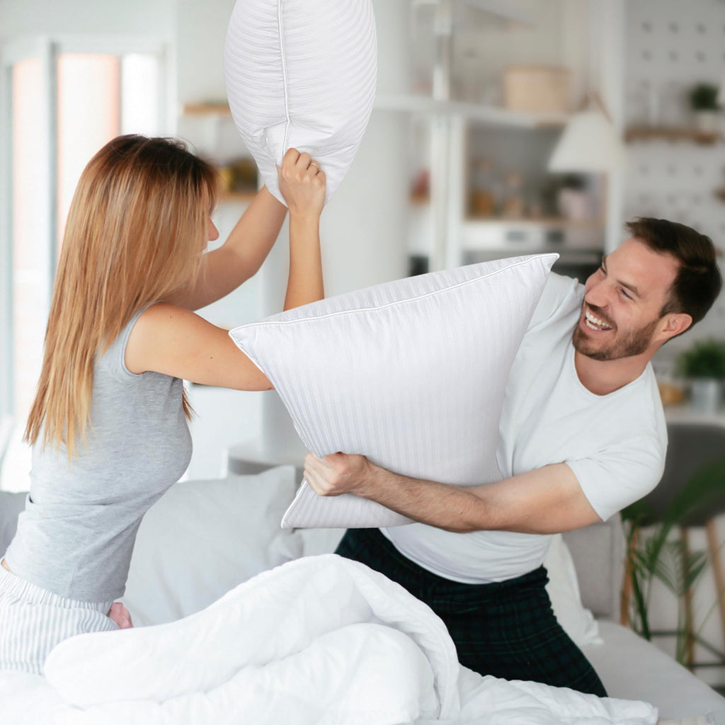 Goose Feather King Size Set of 2 Cotton Pillows Q483262